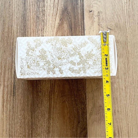 Brand New! DIOR White Velvet Pouch- Limited Edition- Holiday Collection - Picture 10 of 10